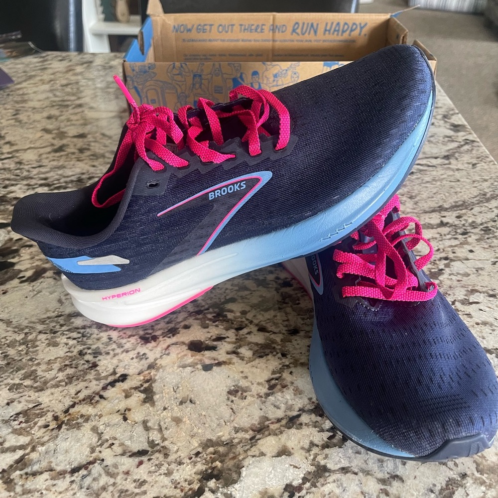 Brooks Shoes Womens Size 9.5 Hyperion Sneaker Navy/Pink/White EUC Lightweight